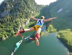 德布劳内在公牛比赛中重返赛场，夺冠引发热议！赢得满堂喝彩